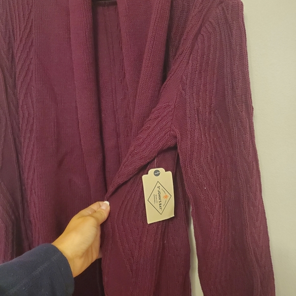 NWT french wine knit sweater with pockets - Picture 2 of 4